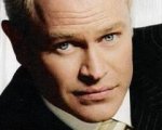 Neal McDonough, un 'prete vigilante' per la Starz