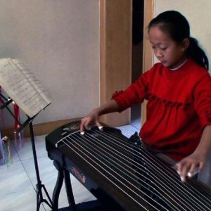 Una scena del film Karamay (2010)