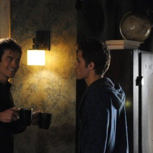 Ian Somerhalder e Paul Wesley durante le riprese dell'episodio La storia si ripete di The Vampire Diaries