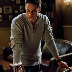 Un pensieroso Tyler (Michael Trevino) nell'episodio The Return di Vampire Diaries