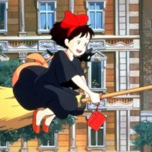 Kiki in una sequenza del film d'animazione Kiki consegne a domicilio di Miyazaki
