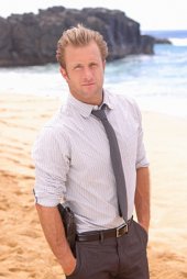 Scott Caan in una foto promozionale di Hawaii Five-0