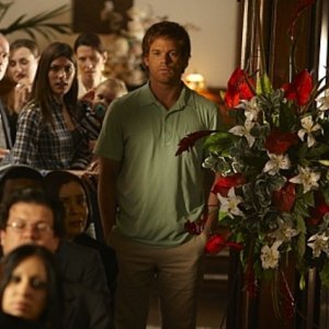 Dexter: Michael C. Hall in un momento della premiere della stagione 5