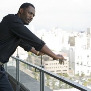 Idris Elba nel film Takers