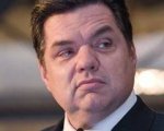 Oliver Platt è un Man in Black in X-Men: First Class