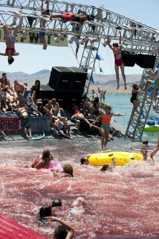 Un'immagine di Piranha 3D di Alexandre Aja
