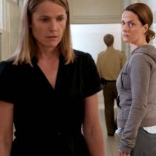 Claudia Michelsen e Karoline Eichhorn in una scena di Das letzte Schweigen