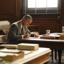 David Strathairn in una scena del film Howl
