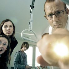 Hannah Levy, Meret Becker, David Schlichter e Heino Ferch in una scena del film Das Leben ist zu lang