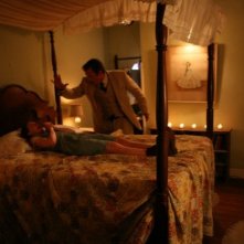 Patrick Fabian in una scena cruciale di The Last Exorcism