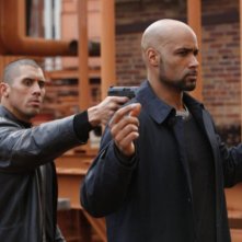 Tanoai Reed e Boris Kodjoe in una scena del pilot di Undercovers