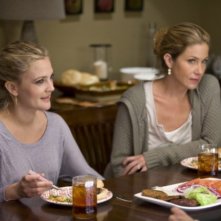 Drew Barrymore e Christina Applegate in una scena della commedia Amore a mille... miglia
