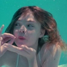 Elle Fanning in un'immagine divertente del film Somewhere