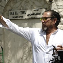 Il regista Julian Schnabel sul set del suo drammatico Miral