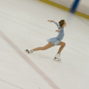 La prodigiosa Elle Fanning in una scena di Somewhere