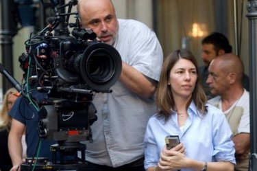 La regista Sofia Coppola sul set del suo Somewhere