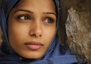 Primo piano di Freida Pinto dal film Miral