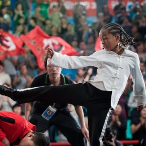 Un atletico Jaden Smith nella scena del torneo nel film Karate Kid