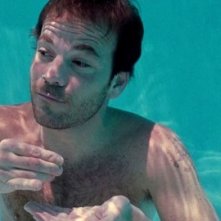 Un'immagine acquatica di Stephen Dorff dal film Somewhere