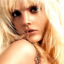 Un primissimo piano di Mena Suvari