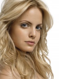 Un primo piano della bellissima Mena Suvari