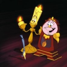 Lumière e Tockins in una scena del film d'animazione La bella e la bestia