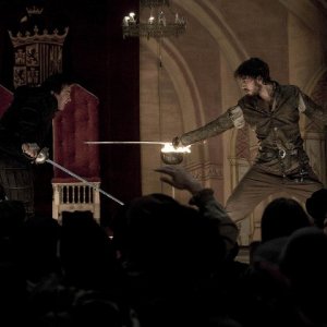 Alberto Ammann in una sequenza del film Lope