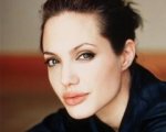 Angelina Jolie sulla sedia da regista