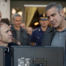 George Clooney Con Il Regista Anton Corbijn Sul Set Di A Very Private Gentleman 172354