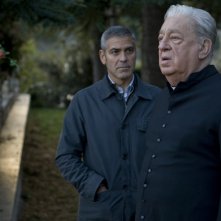 George Clooney e Paolo Bonacelli in una scena del thriller The American