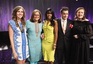 Isaac Mizrahi e Kelly Rowland, protagonisti del programma Fashion Show.