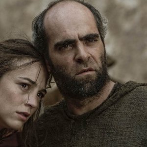 Luis Tosar nel saio di un frate nel film Lope