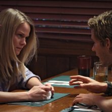 Ryan Kwanten e Lindsay Pulsipher nell'episodio Everything Is Broken di True Blood