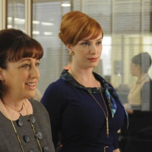 Christina Hendricks in una scena dell'episodio The Rejected di Mad Men