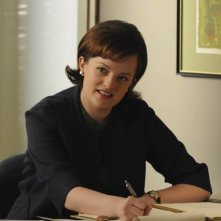 Elisabeth Moss nell'episodio Christmas Comes But Once A Year di Mad Men