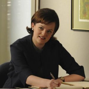 Elisabeth Moss nell'episodio Christmas Comes But Once A Year di Mad Men