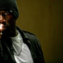 Eriq Ebouaney in una scena del film The Horde