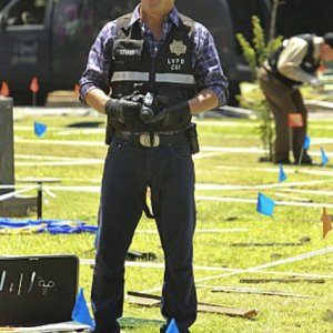 George Eads nell'episodio Shock Waves di CSI