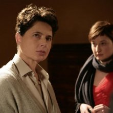 Isabella Rossellini e Alba Rohrwacher in un'immagine del film La solitudine dei numeri primi