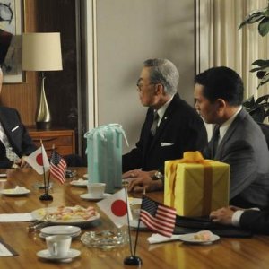 John Slattery in una scena dell'episodio The Chrysanthemum and the Sword di Mad Men