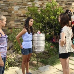 Josie Loren, Ayla Kell, Cassie Scerbo e Chelsea Hobbs nell'episodio Party Gone Out of Bounds di Make it or Break it