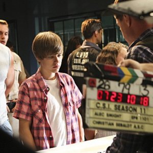 Justin Bieber sul set dell'episodio Shock Waves di CSI