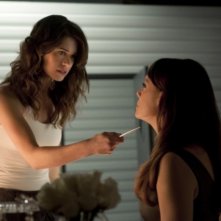 Lyndsy Fonseca e Melinda Clarke nel ruolo di Alex nel pilot della serie Nikita della CW