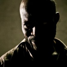 Primo piano di Eriq Ebouaney dal film The Horde