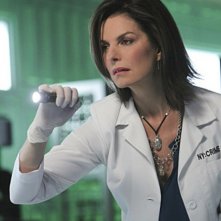 Sela Ward, new entry della serie, in una scena dell'episodio The 34th Floor di CSI: New York