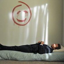 Simon Baker nell'episodio Red Sky In The Morning di The Mentalist