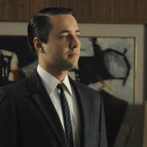 Vincent Kartheiser in una scena dell'episodio The Chrysanthemum and the Sword di Mad Men