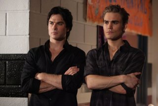 I fratelli Salvatore (Ian Somerhalder e Paul Wesley) nell'episodio Brave New World di Vampire Diaries