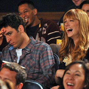 Josh Radnor e Judy Greer in una scena dell'episodio The Wedding Bride di How I Met Your Mother