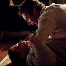 Mason (Taylor Kinney) litiga con Tyler (Michael Trevino) nell'episodio The Return di Vampire Diaries